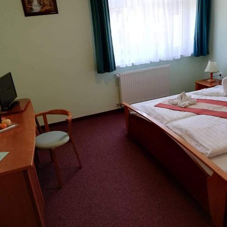 Gosztola Gyoengye-Az Erdo Szallodaja Exteriér fotografie
